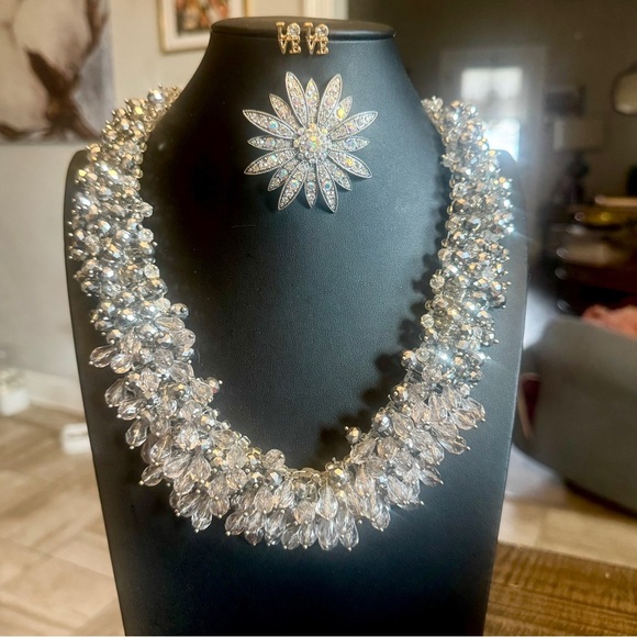 Joan Rivers AB rhinestone brooch, Love earrings & Aldo statement necklace lot - Picture 5 of 6